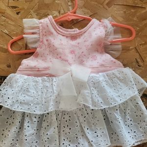 6-9 mo girls dress ( looks more like 0-3 )